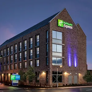 holiday-inn-express-cambridge-west-cambourne-an-ihg-hotel.cambridgehotelsuk.com/